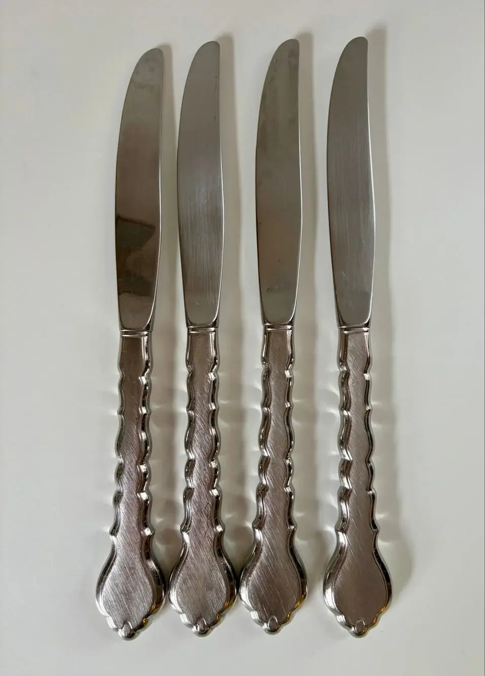 Oneida Cello Modern Hollow Dinner Knife Set of 4 (set 1)